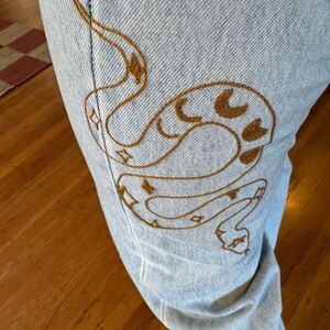🐍Custom Levi’s Snake Reputation Embroidered Light Blue Jeans 25